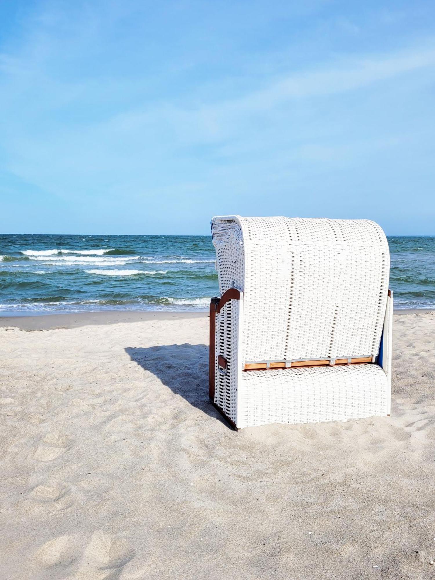 Strandnahe & Hochwertige Ferienunterkunft, Mit Gartenzugang, Parkplatz Und Fahrradunterstellplatz Scharbeutz Exteriör bild