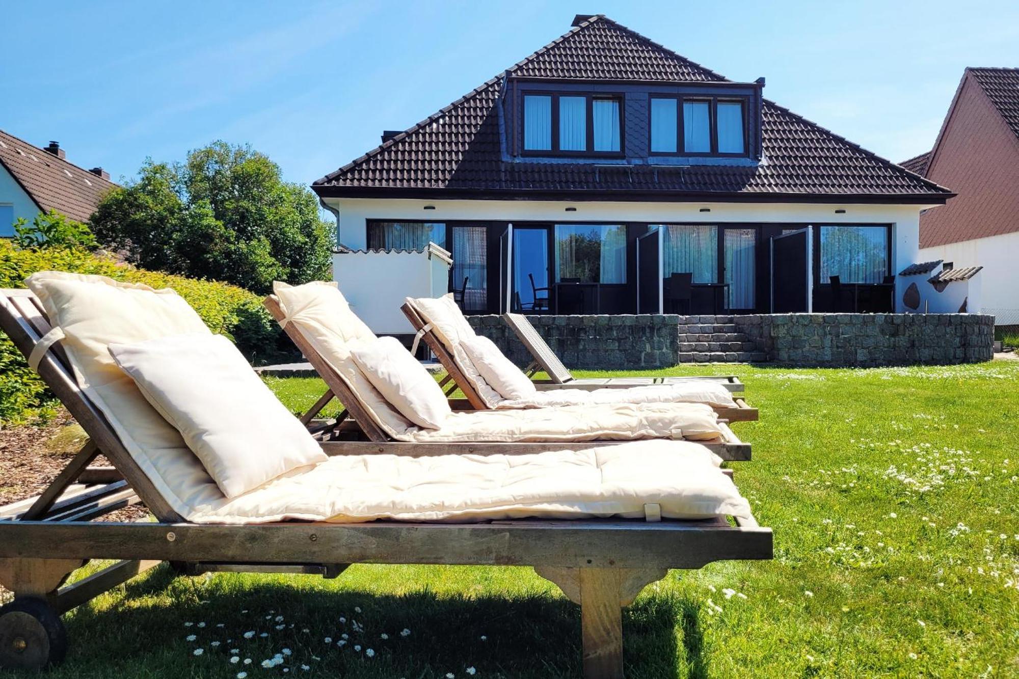 Strandnahe & Hochwertige Ferienunterkunft, Mit Gartenzugang, Parkplatz Und Fahrradunterstellplatz Scharbeutz Exteriör bild