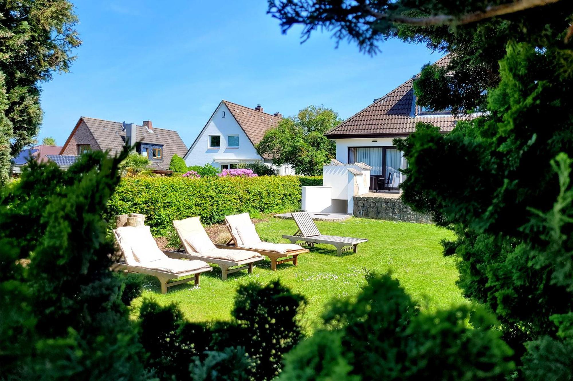Strandnahe & Hochwertige Ferienunterkunft, Mit Gartenzugang, Parkplatz Und Fahrradunterstellplatz Scharbeutz Exteriör bild