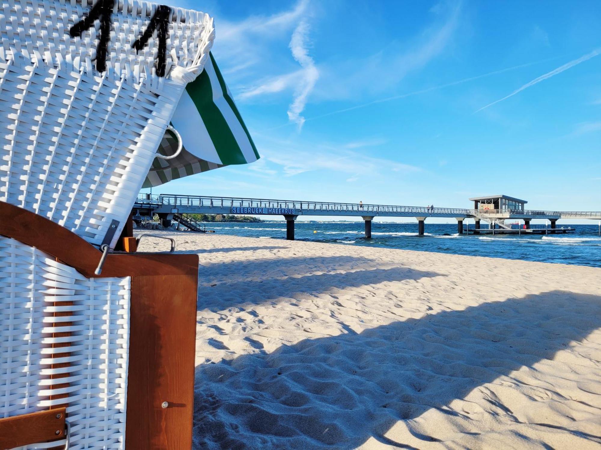 Strandnahe & Hochwertige Ferienunterkunft, Mit Gartenzugang, Parkplatz Und Fahrradunterstellplatz Scharbeutz Exteriör bild